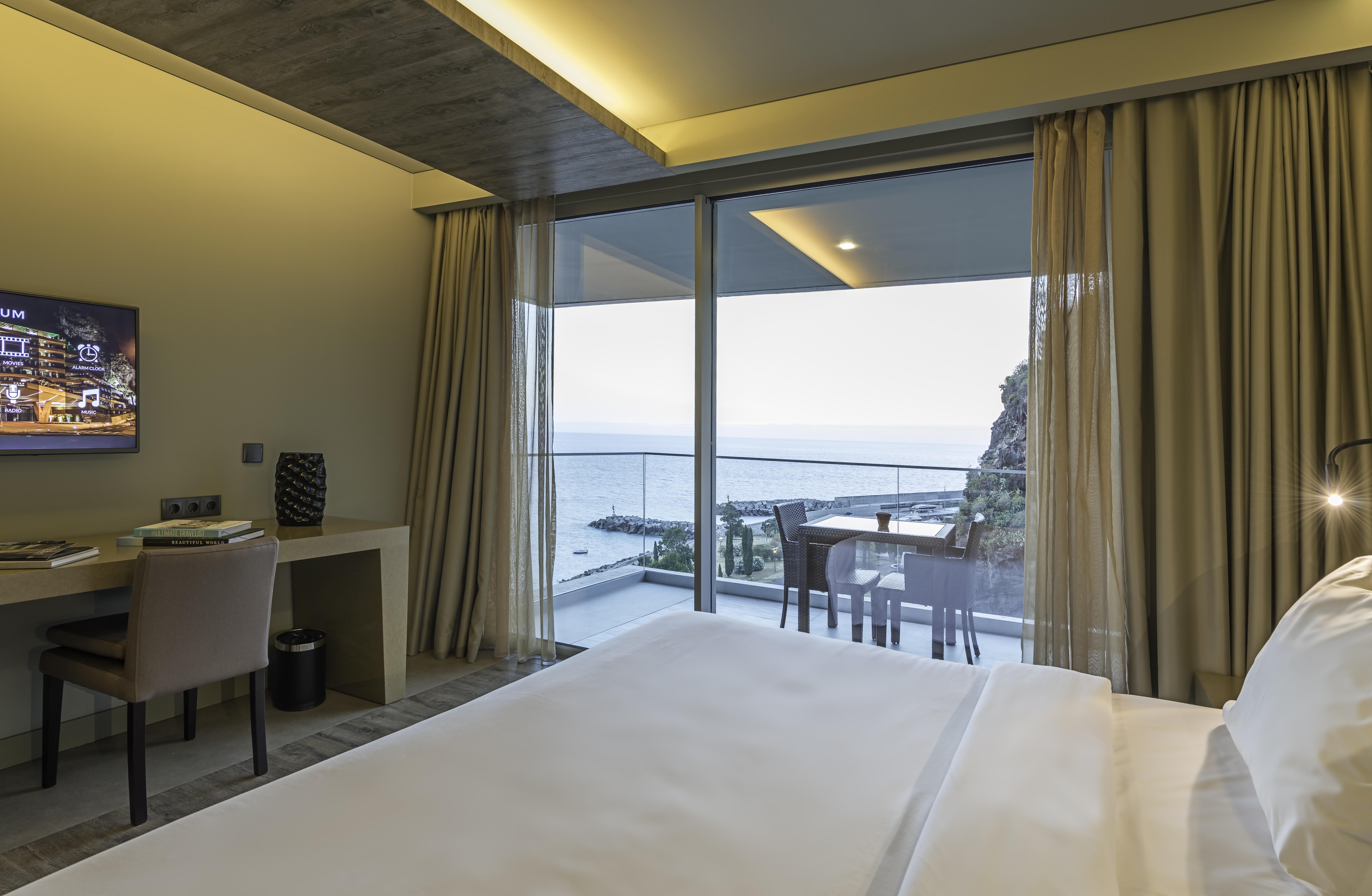 Saccharum - Resort And Spa - Savoy Signature Calheta  Exterior photo A room at the hotel
