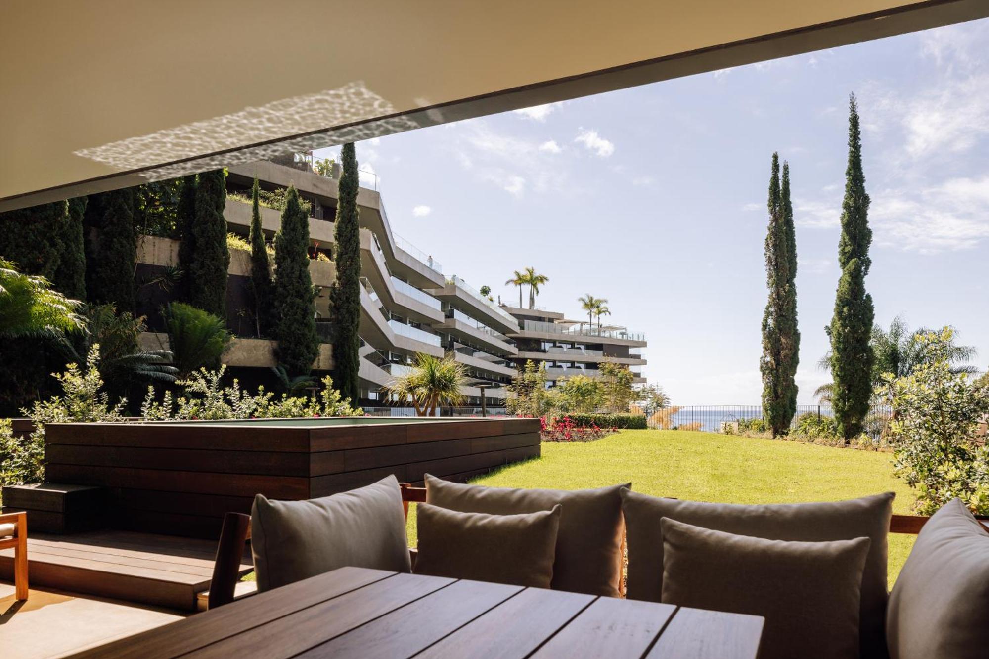 Saccharum - Resort And Spa - Savoy Signature Calheta  Exterior photo View of the complex