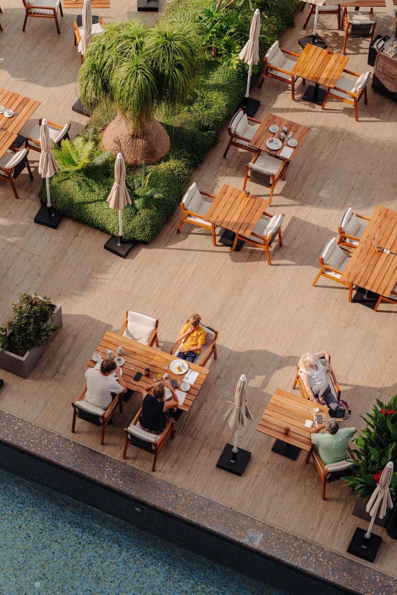 Saccharum - Resort And Spa - Savoy Signature Calheta  Exterior photo The terrace of the restaurant